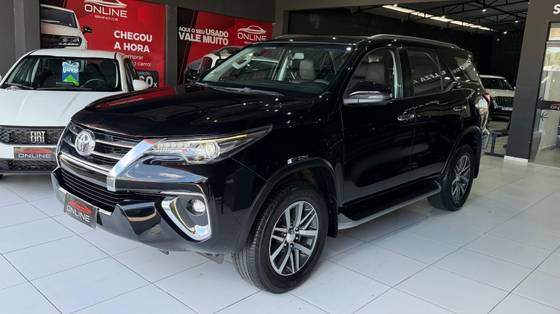 TOYOTA HILUX SW4 2.8 SRX 4X4 7 LUGARES 16V TURBO INTERCOOLER DIESEL 4P AUTOMÁTICO